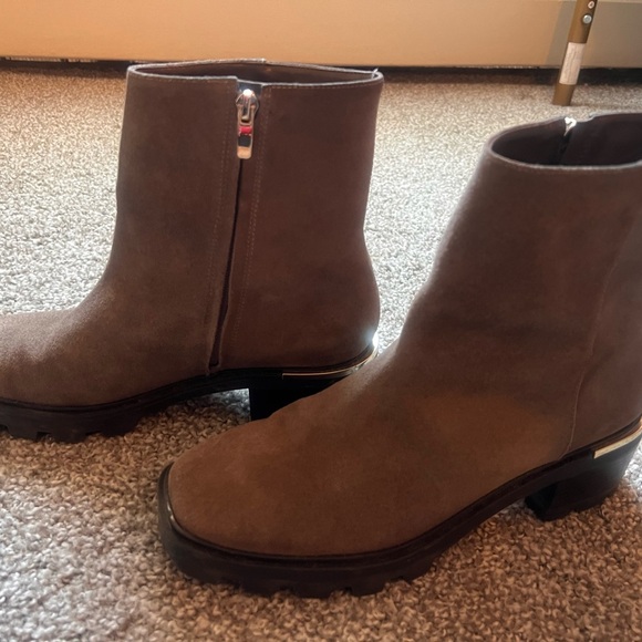 Gently used gray suede booties - Picture 5 of 5